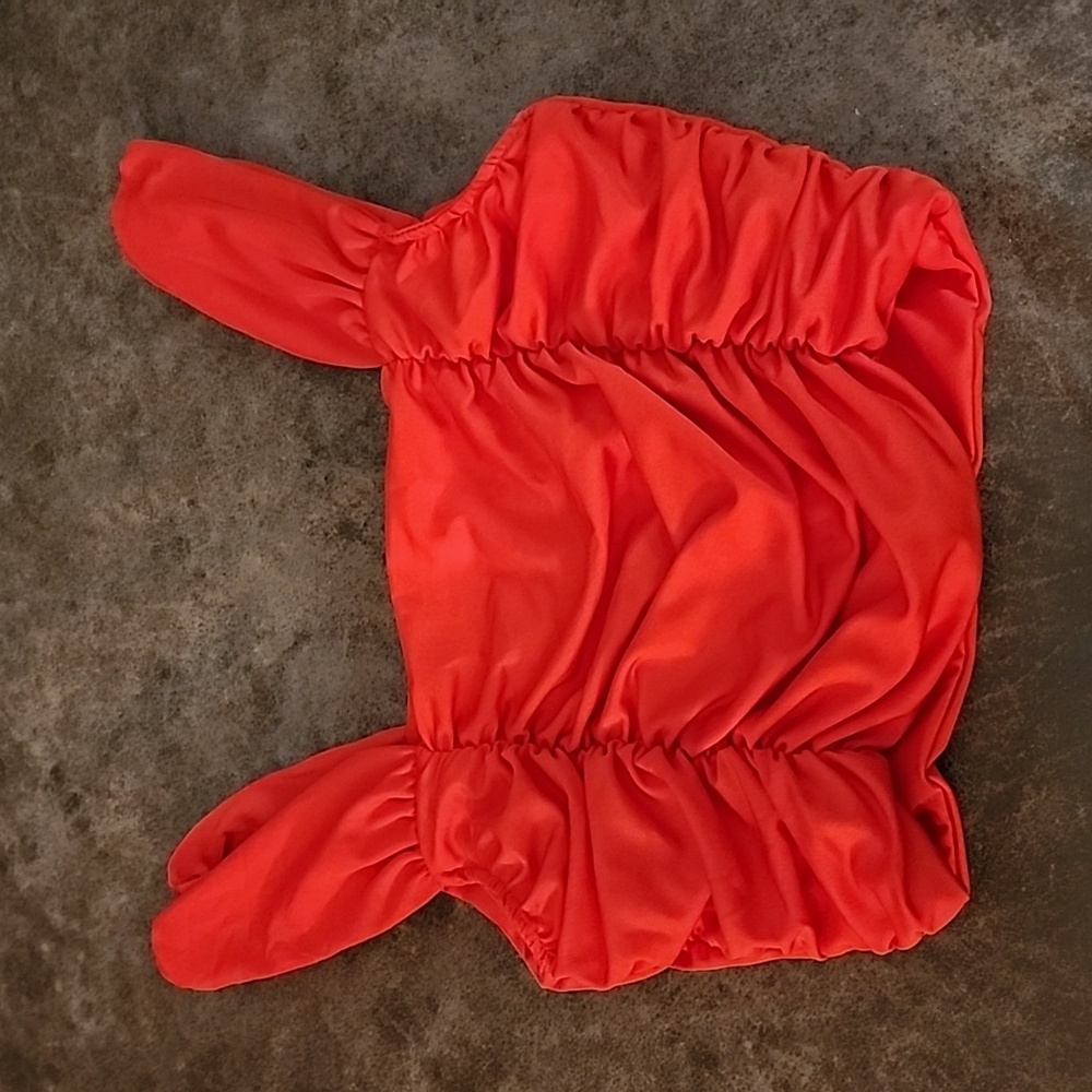 Abardsion red scrunched crop top